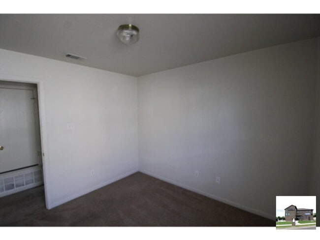 Building Photo - 4107 Primrose Dr