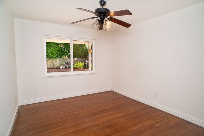 Building Photo - 22222 Strathern St