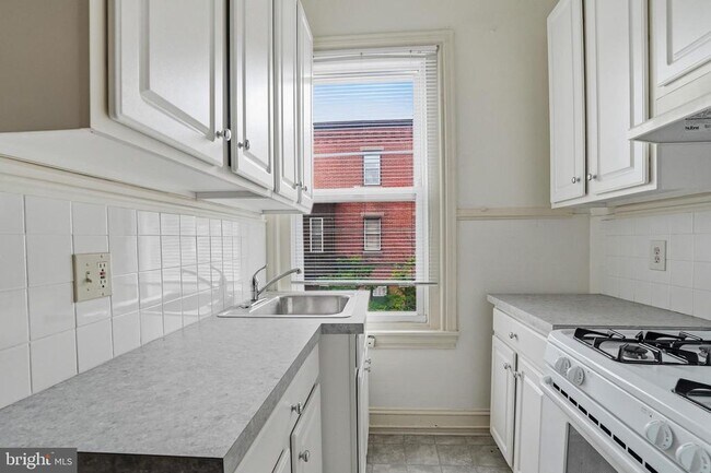 Building Photo - 2441 Brown St