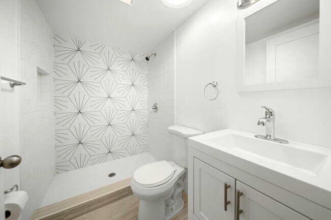Building Photo - 602 Sunset Dr