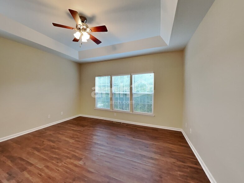 Building Photo - 20320 Southshore Dr