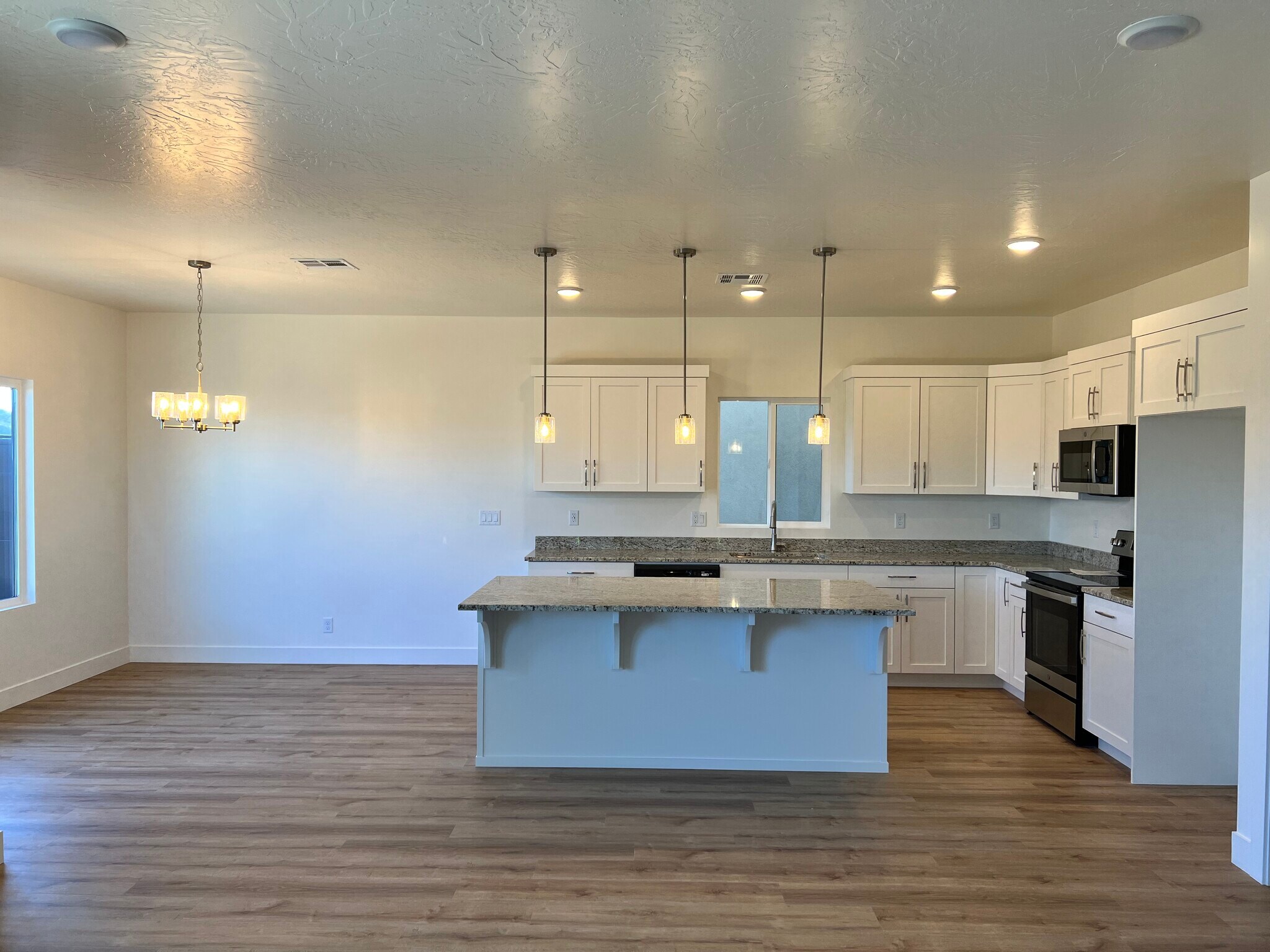 Building Photo - 499 S Stewart Creek Cv