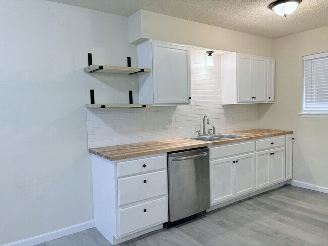 Building Photo - Newly remodeled four bedroom home in Noble