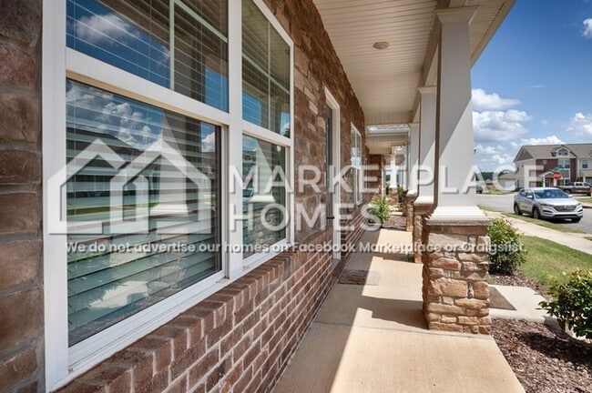 Building Photo - 417 Edgebrook Dr