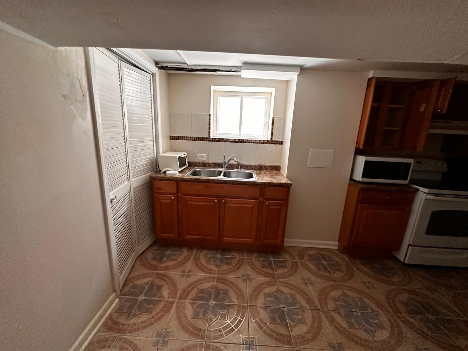 Building Photo - 5238 N Larned Ave