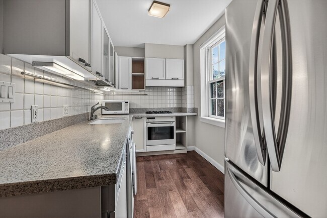 Building Photo - 7 Primus Ave