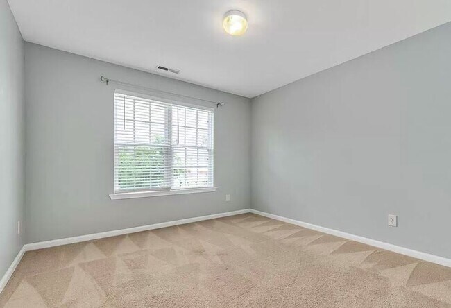 Building Photo - 3122 Binghampton Ln