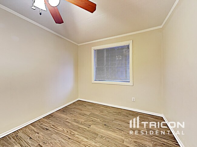 Building Photo - 5712 N 63rd Dr