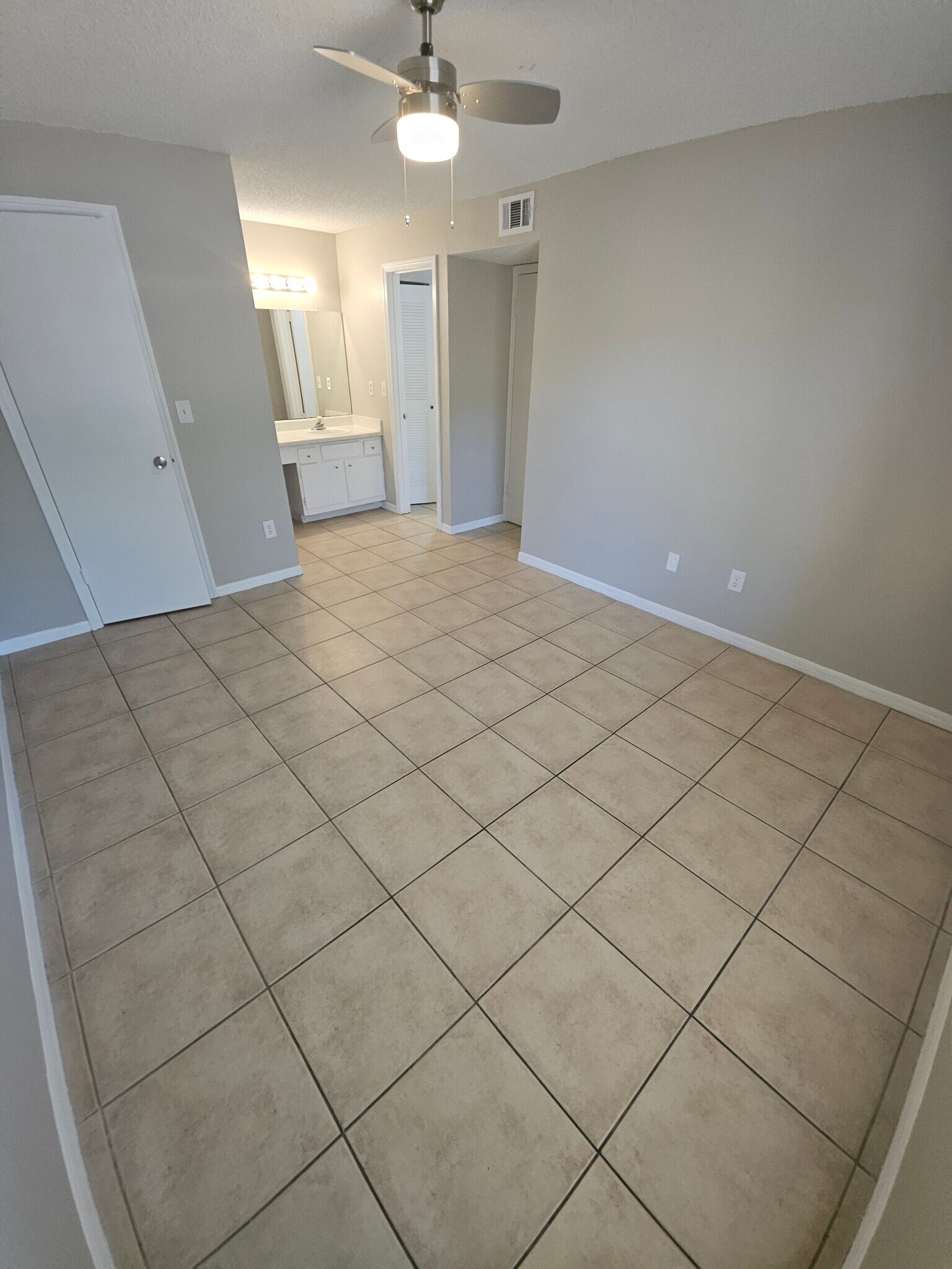 Building Photo - 4658 Commander Dr