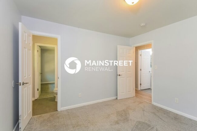 Building Photo - 4 Bedroom Pet-Friendly Home in Mableton, GA with Main Street Renewal