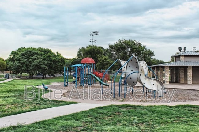 Building Photo - 8030 Cambridge Cir