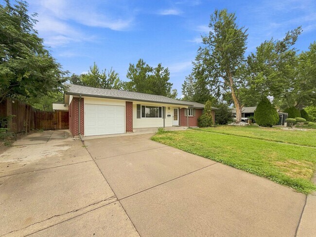 Building Photo - Large Arvada house with yard
