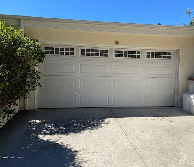2 car garage - 8287 Mannix Dr