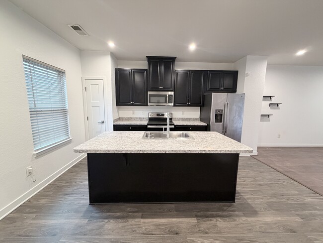 Building Photo - 221 Brittlebrush Dr