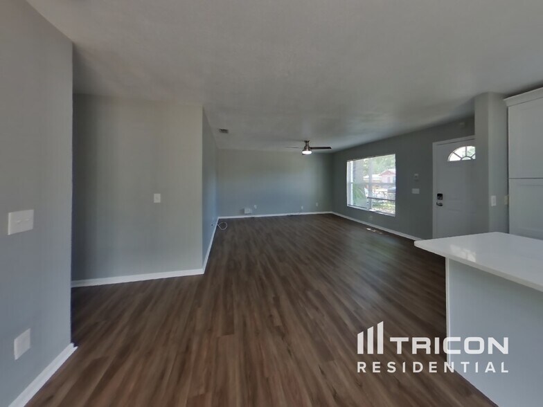 Building Photo - 6316 S Adelia Ave