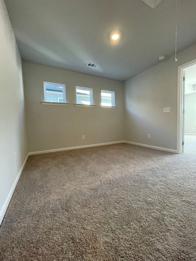 Building Photo - 112 Briarwood Dr E