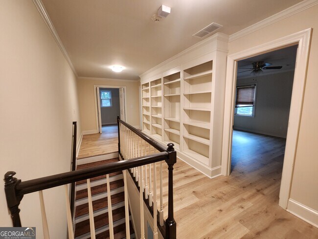Building Photo - 270 S Shore Dr