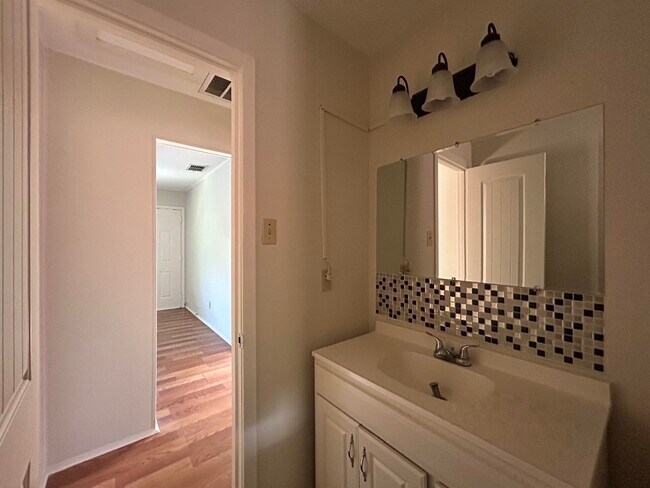 Building Photo - 3004 Musser St