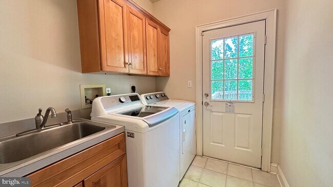 Building Photo - 1354 Lewinsville Mews Ct