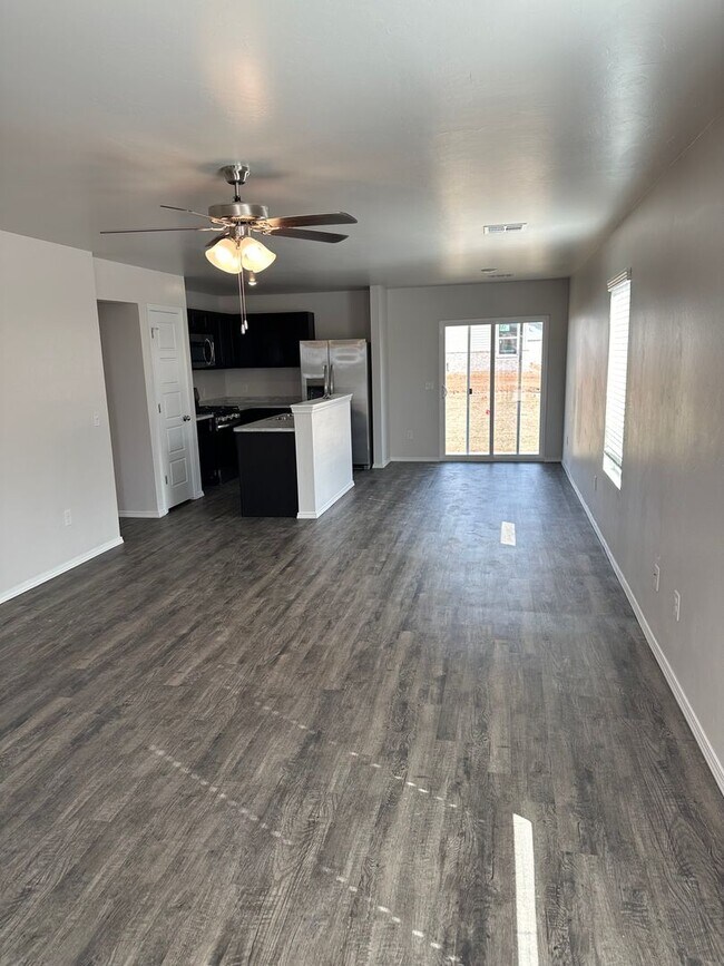 Building Photo - Preleasing Now! Spacious 3-Bed, 2-Bath Home in Yukon