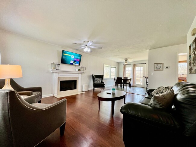 Building Photo - Fully Furnished Rental Property