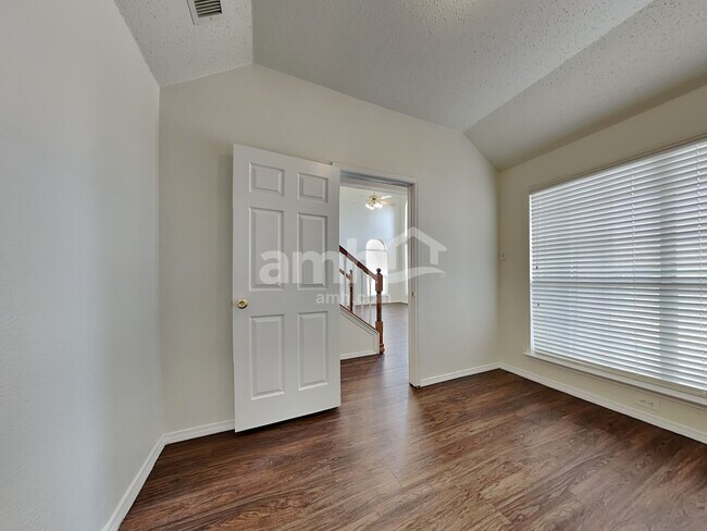 Building Photo - 1809 Mapleleaf Dr