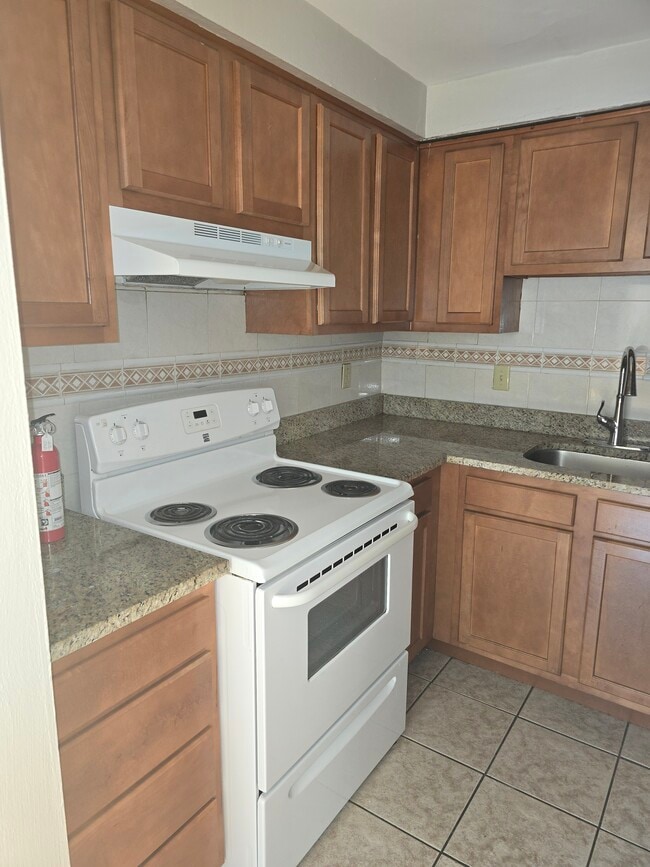 Building Photo - 2807 Lincoln Way