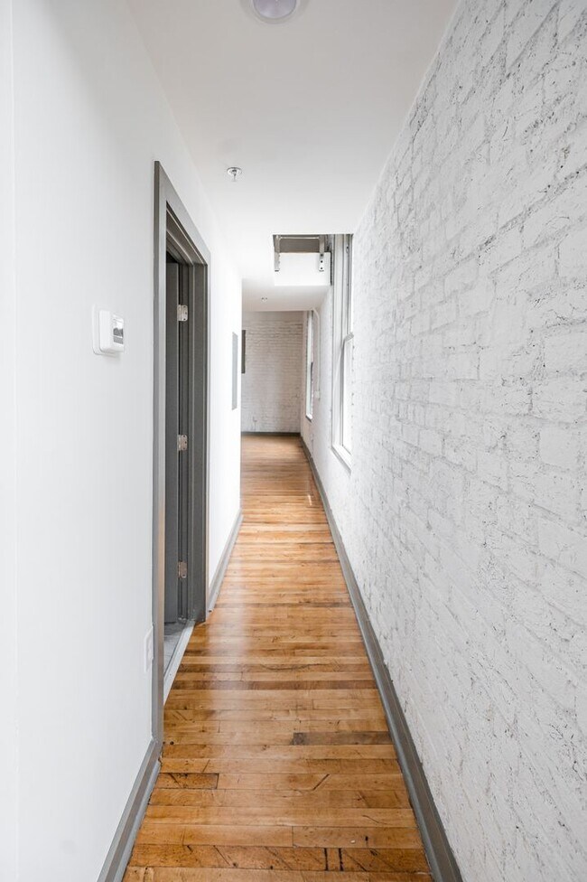 Building Photo - Loft Style with Bay Window and Laundry Room