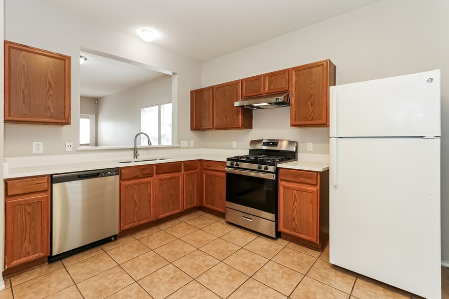 Building Photo - 6250 Gillian Park Dr