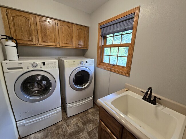Building Photo - 4710 Donald Dr