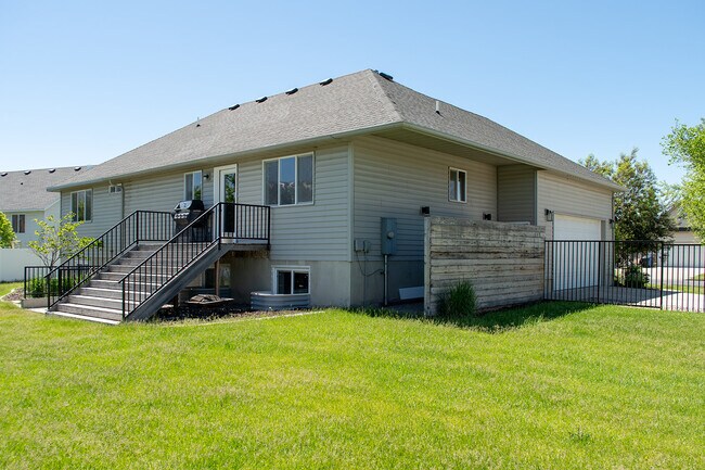 Building Photo - 845 2550 S