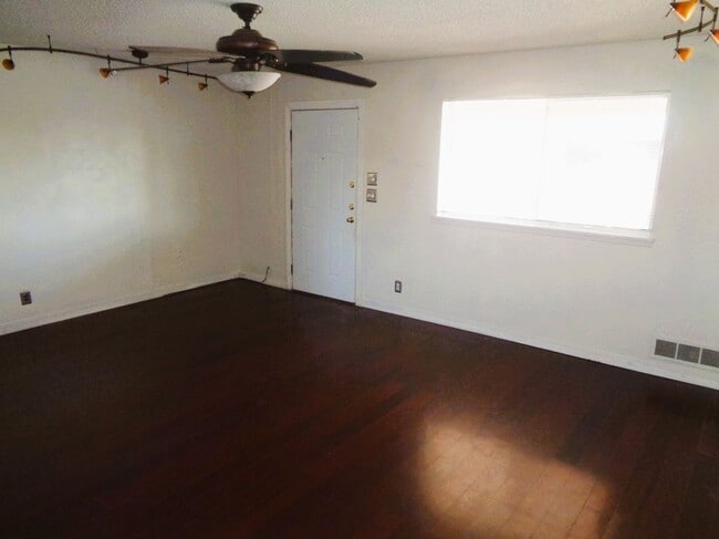 Building Photo - Adorable Single Level Northeast Home With Refrigerated Air Located In Quiet Neighborhood