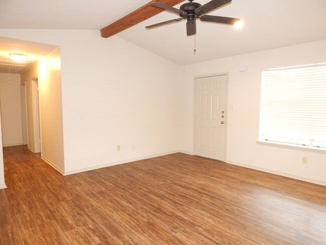 Building Photo - Whitehouse ISD! Lovely 3 Bedroom, 2 Bath Home