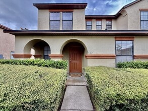 Building Photo - 622 Briar Way Ln