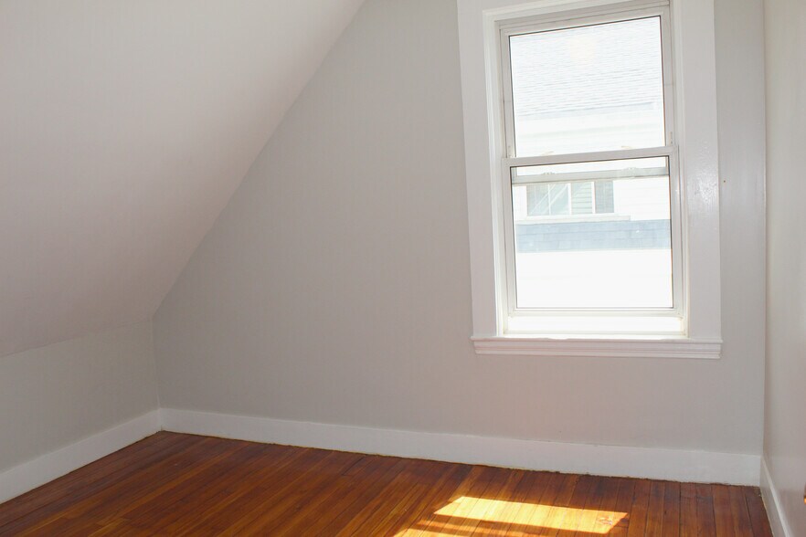 Building Photo - 61 Wenham St