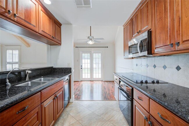 Building Photo - 2503 Lively Ln