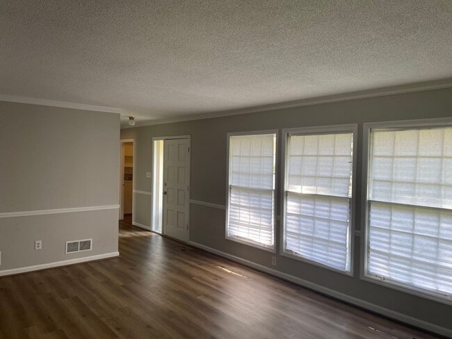 Building Photo - For Rent