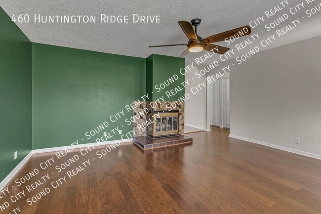 Building Photo - 460 Huntington Ridge Dr