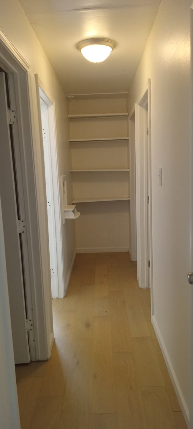 Building Photo - 4230 Beverly Ave