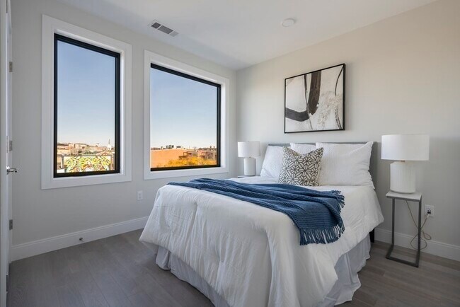 Building Photo - 156 Liverpool St