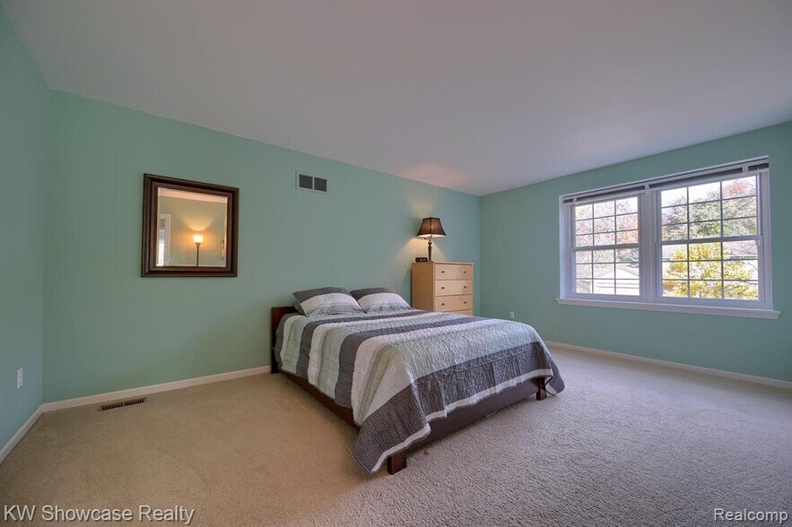Building Photo - 24509 Simmons Dr