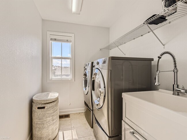 Building Photo - 5 br, 4 bath House - 664 Tiger Lily Way