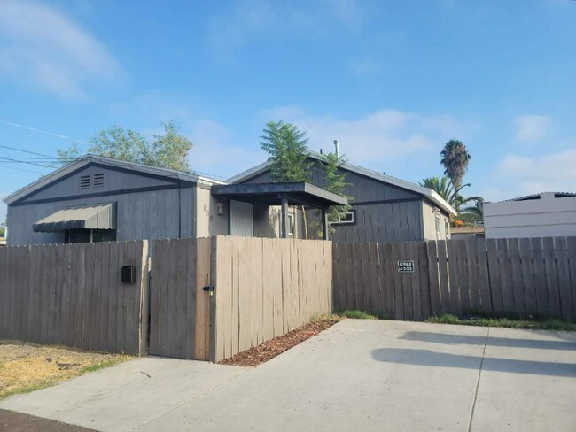Primary Photo - 150 W Camden Ave