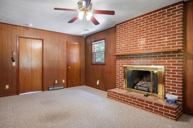 Building Photo - Charming 3 Bedroom Home with Tranquil Sett...