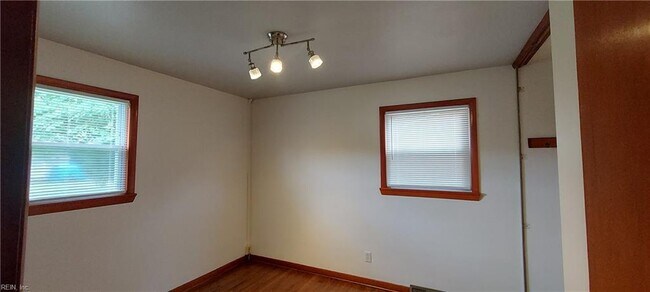 Building Photo - 216 Lindsey Ave