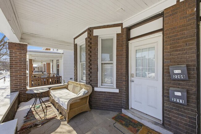 Building Photo - 2209 Summit St