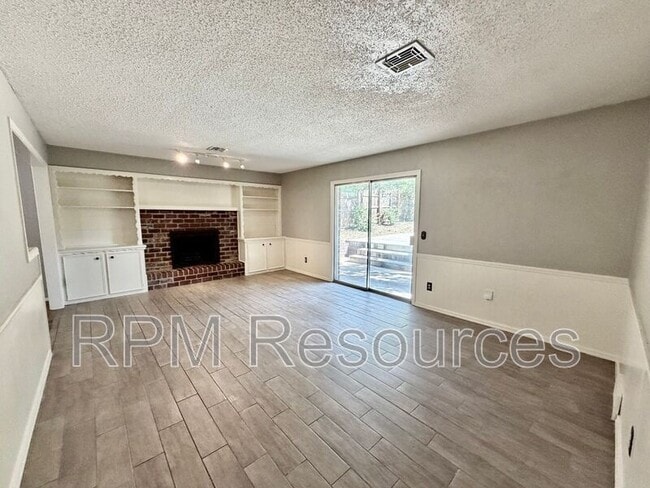 Building Photo - 2924 N McMillan Ave