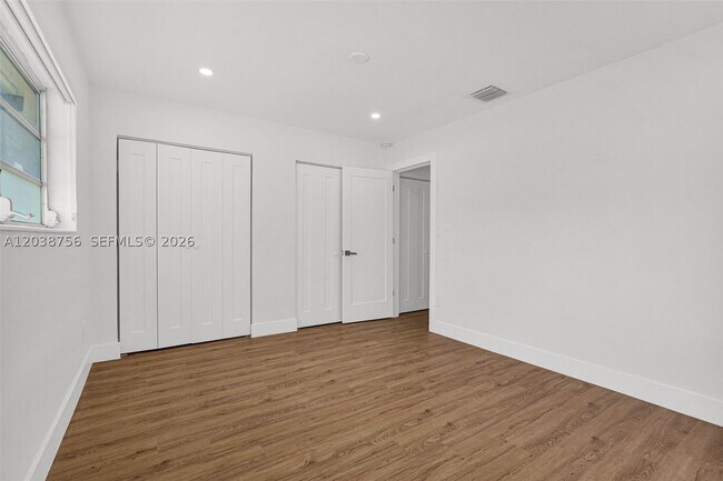 Building Photo - 8201 SW 42nd St