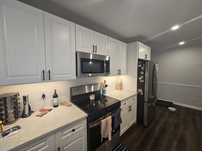 Building Photo - 1055 College Station Rd