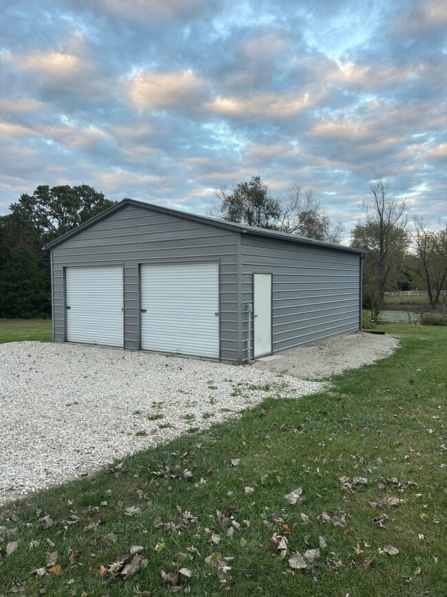 Building Photo - 888 Schaper Rd